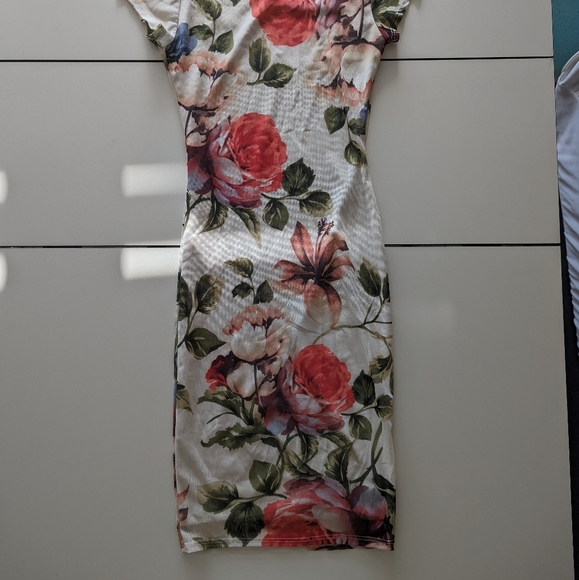 Gorgeous Silky Floral Midi Dress - Picture 2 of 3